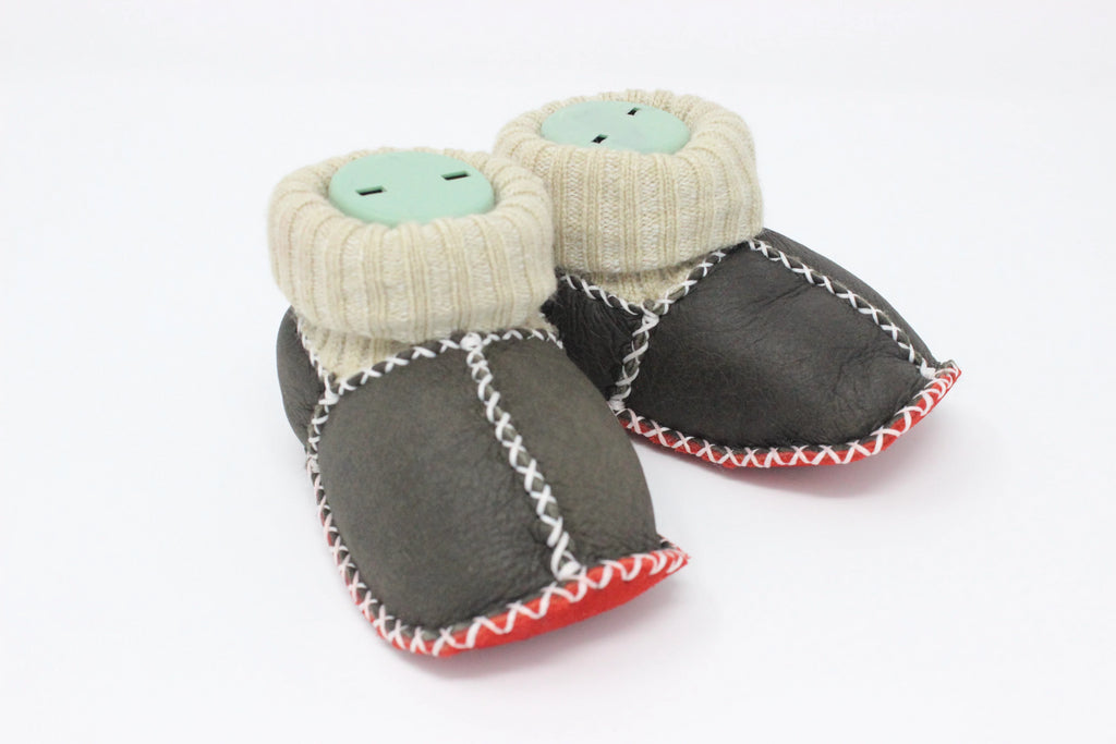 Cozy Toez Brown & Red Leather-knit collar